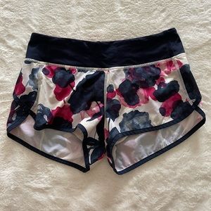 Lululemon Speed Up Low-Rise Lined Short 2.5” - Size 4